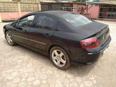 A picture of 2004 Peugeot 407