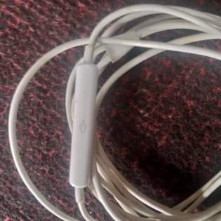 A picture of Original Uk used Earphones