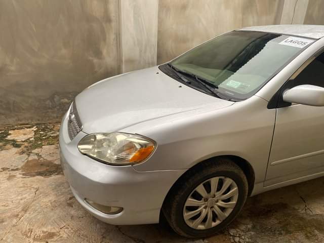 A picture of 2005 Toyota corolla