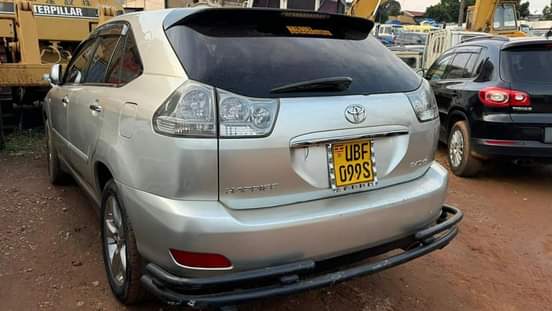A picture of Toyota harrier New shap