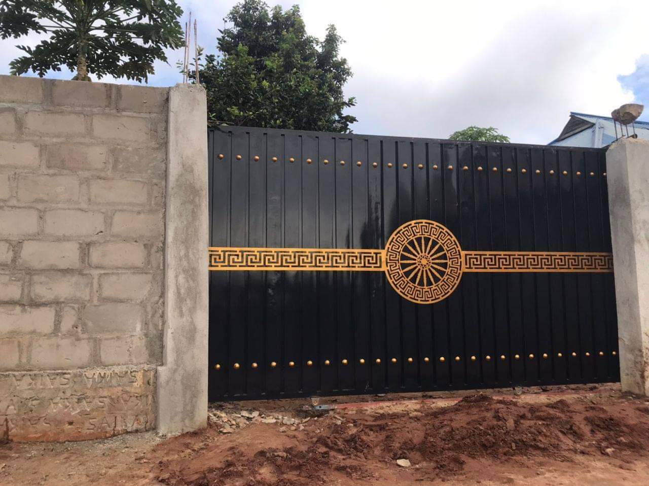 A picture of Sliding gate