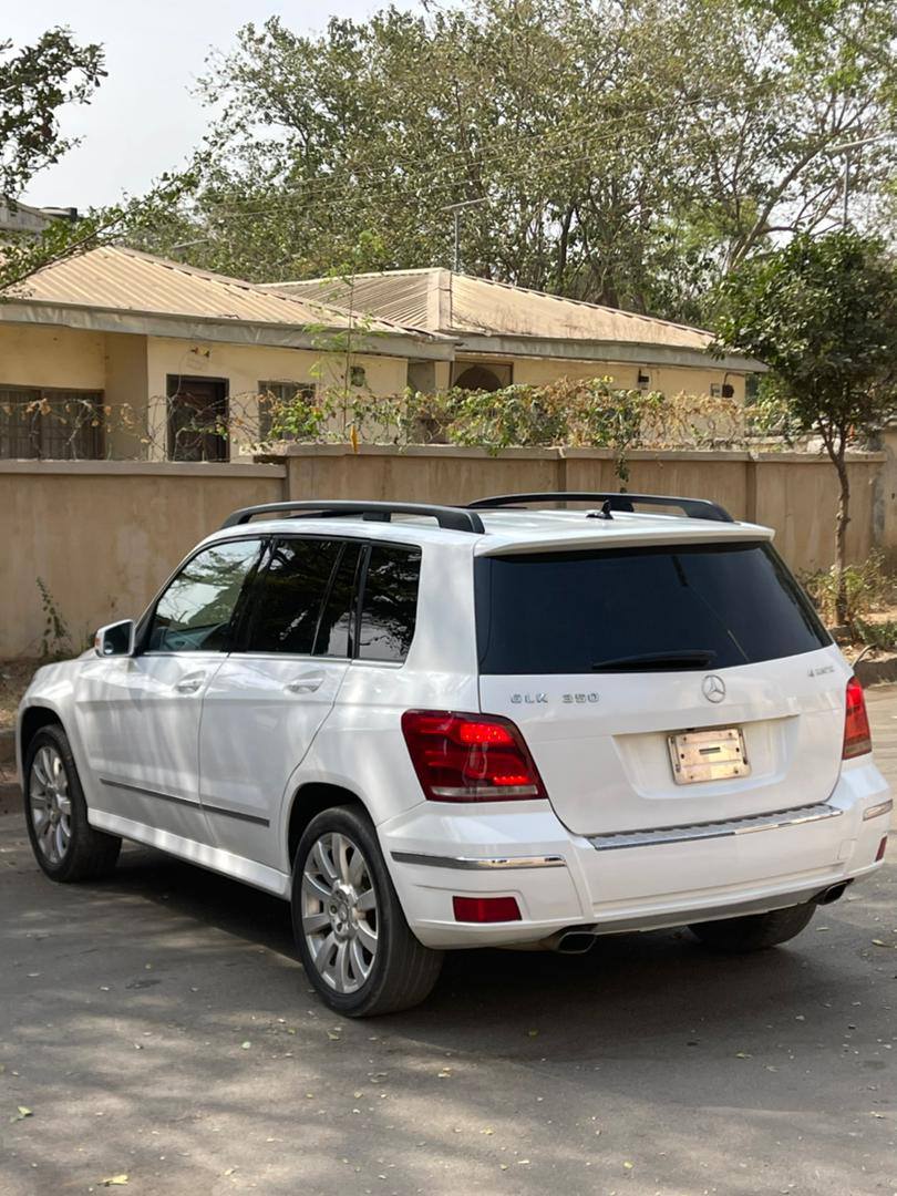 A picture of Super distress GLK 350 2010 buy and drive zero fault