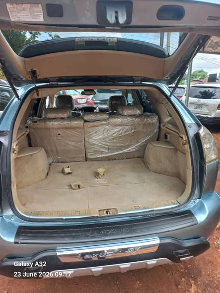 A picture of LEXUS RX330 7 3M