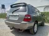 A picture of 2004 Toyota Highlander LE