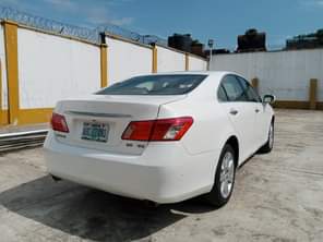 A picture of For sale Few months used... 2009 Lexus ES 350... Full