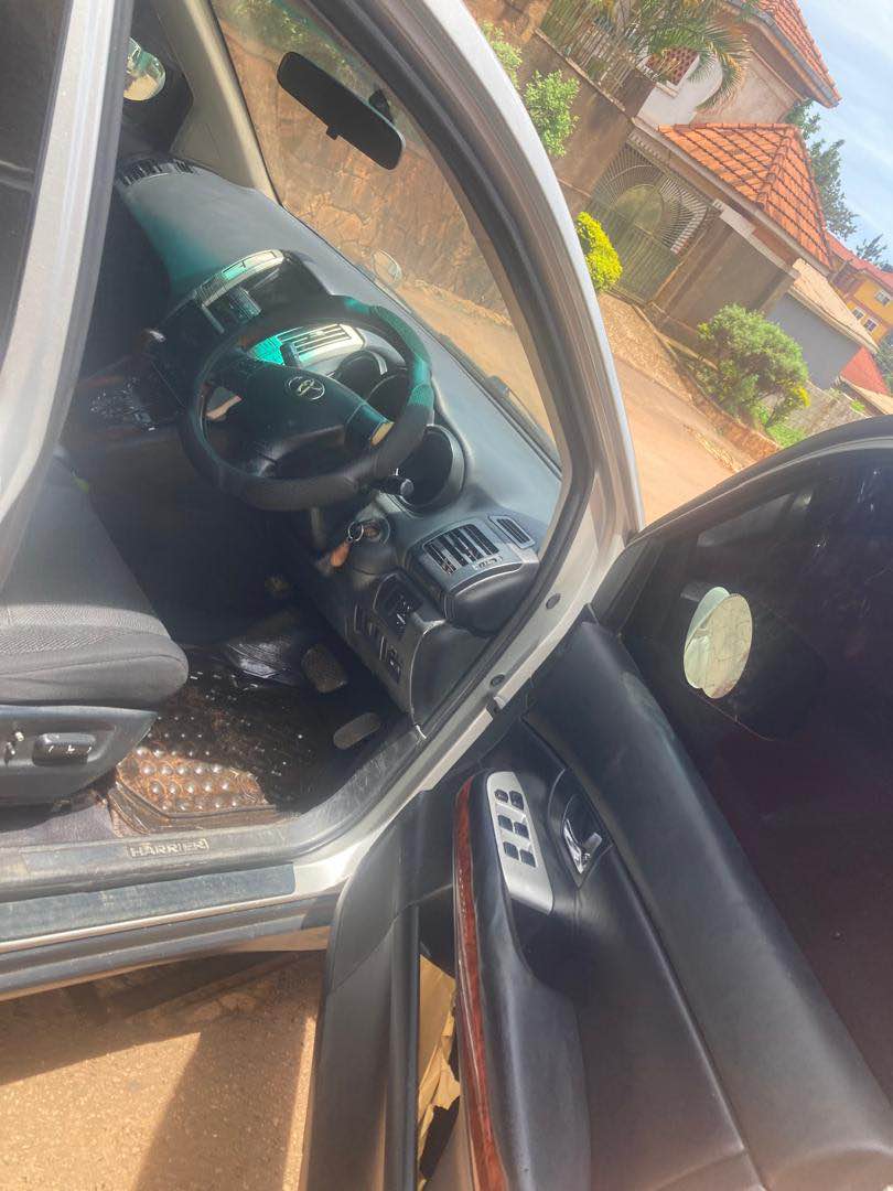 A picture of Toyota harrier 28m