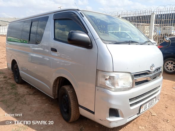 A picture of Toyota haice 2011 mode
