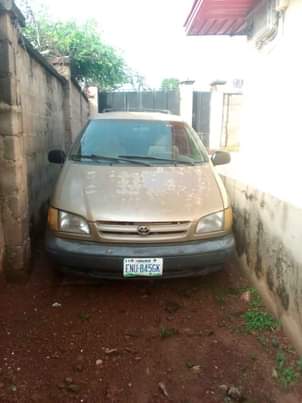 A picture of Toyota sienna