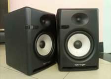 A picture of ZOA SPIKA ZA STUDIO KWA BEI POA 1 2M BADO
