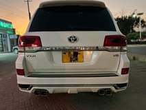 A picture of Toyota land cruiser v8