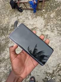 A picture of SAMSUNG S9 