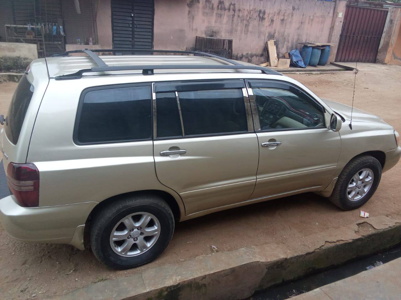 A picture of Toyota Highlander 04