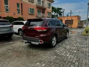 A picture of DIRECT TOKUNBO 2015 TOYOTA HIGHLANDER LIMITED AWD Panoramic Roof Thumbstart