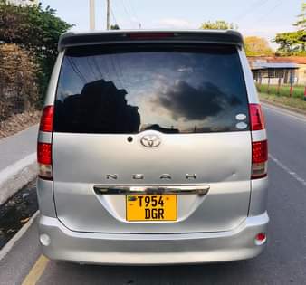 A picture of Toyota noah
