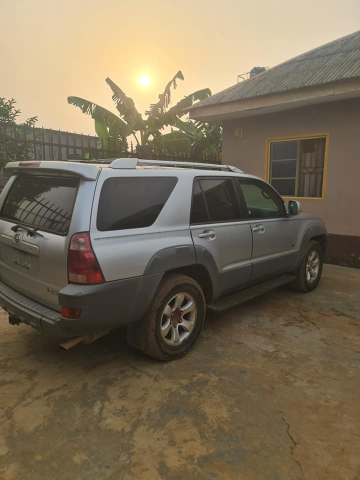 A picture of Toyota 4 runner 2005 still pure first body and untouched