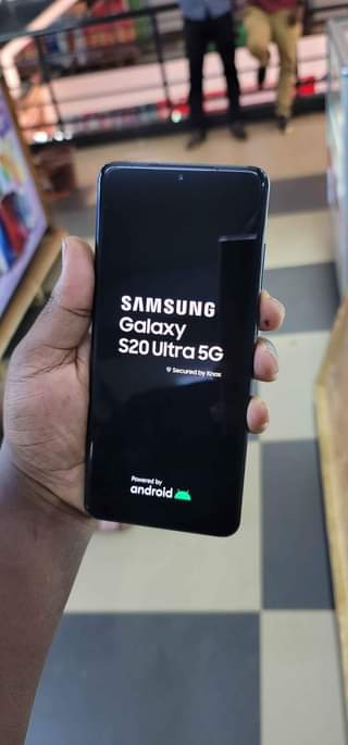 A picture of S20 ULTRA DOUS AT 700K CALL 0708394556