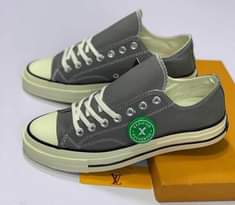 A picture of All star converse original Vans Original available size 40 45