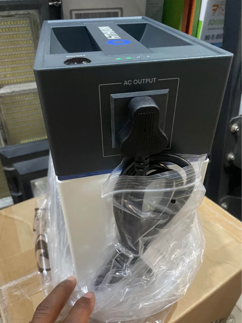 A picture of 1000watts lithium solar generator