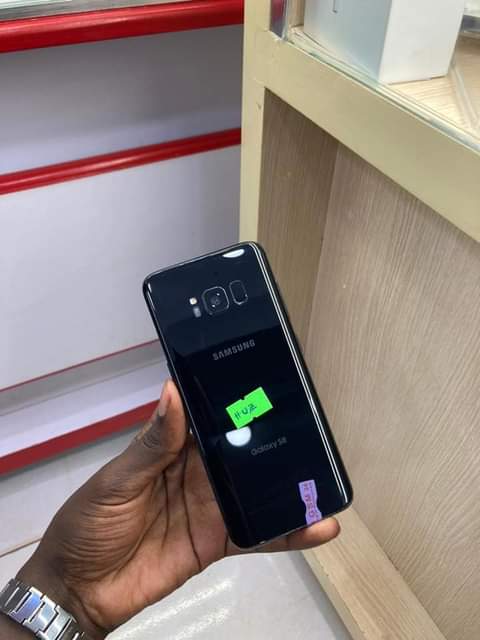 A picture of S8 Samsung