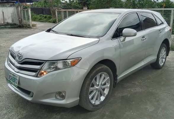 A picture of Toyota Venza 2012 model Full option