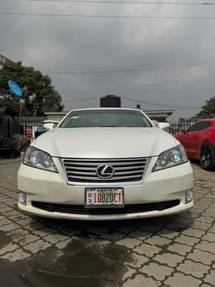 A picture of Lexus 350