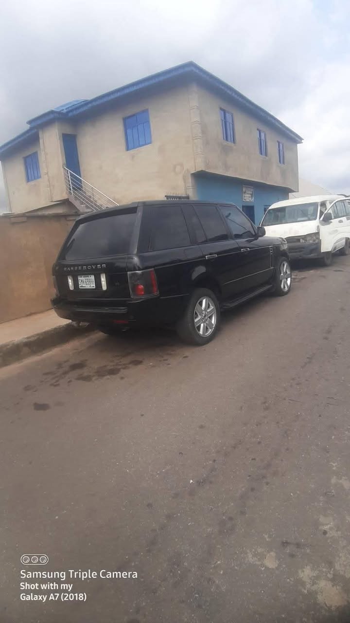 A picture of 2007 Range rover hse v6 engine