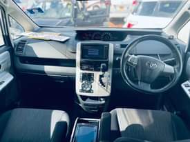 A picture of Toyota Noah