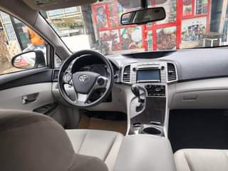 A picture of 2015 Toyota Venza LE fabric interior with 4 plug engine