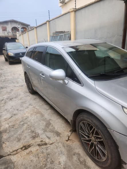 A picture of Toyota Avensis 2012