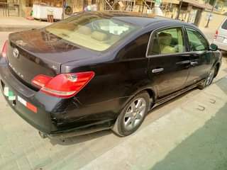 A picture of Toyota Avalon 05