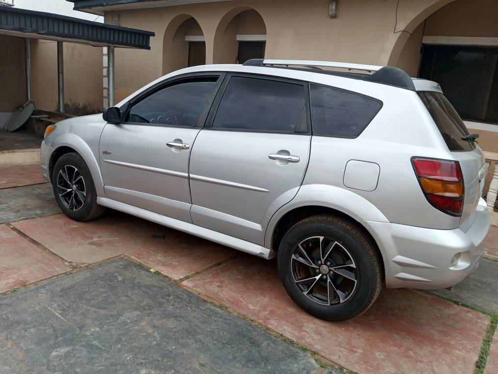 A picture of Pontiac Vibe 2005 Model Toks Standard