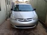 A picture of Toyota sienna
