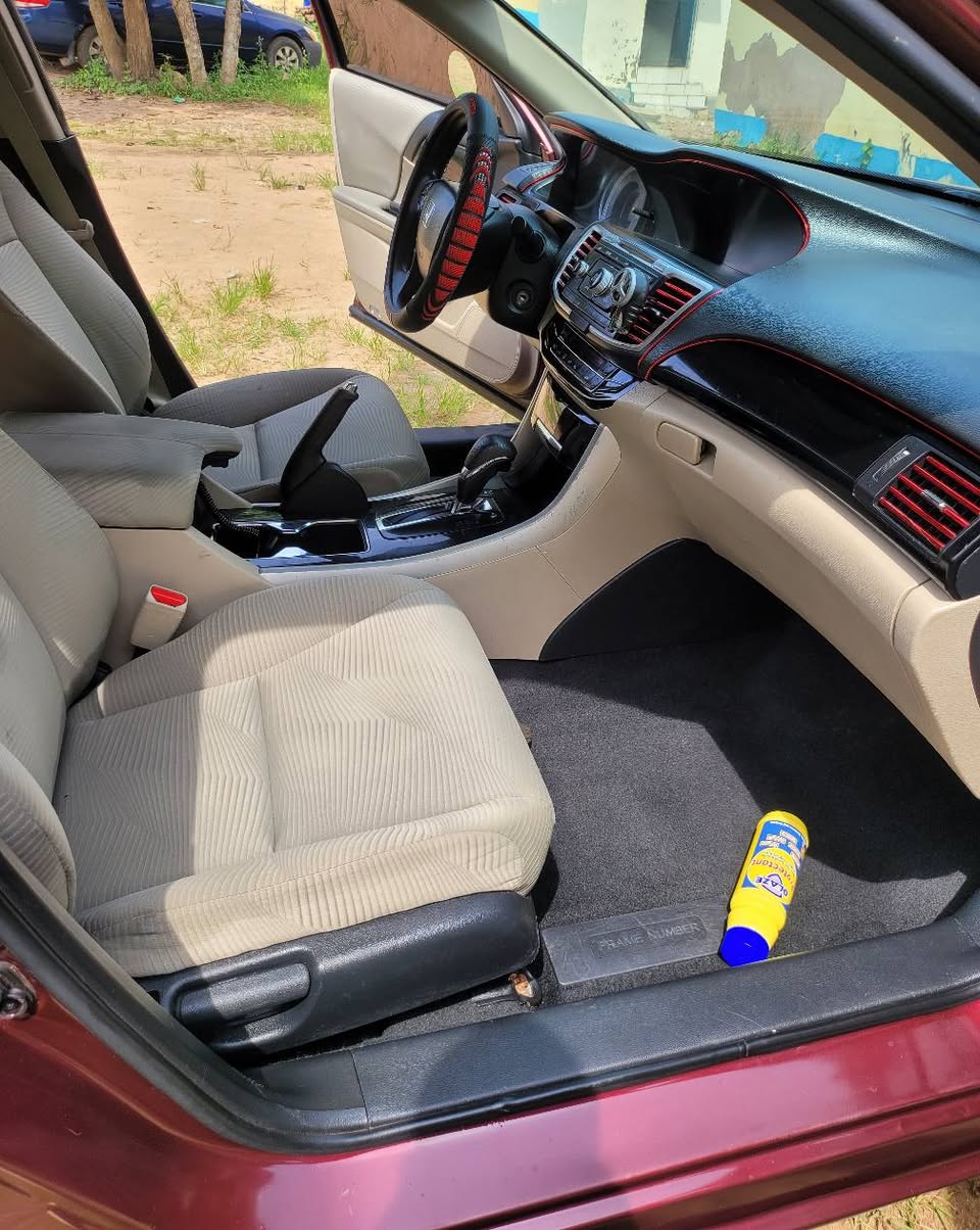 A picture of Honda Accord 2017