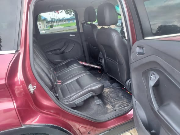 A picture of 2014 model ford escape only 4yrs use bought new