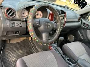 A picture of Tokunbo Toyota RAV4 2002 Tokunbo Toyota RAV4 with Factory fitted