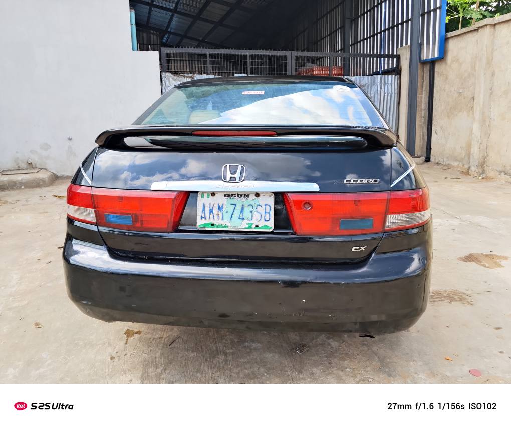A picture of Honda Accord 2004