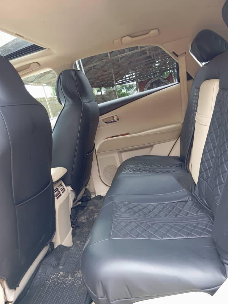 A picture of LEXUS RX350