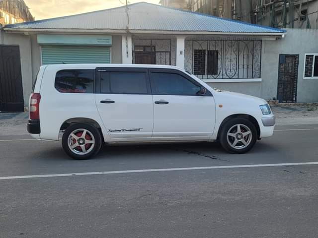 A picture of TOYOTA SUCCED VAN