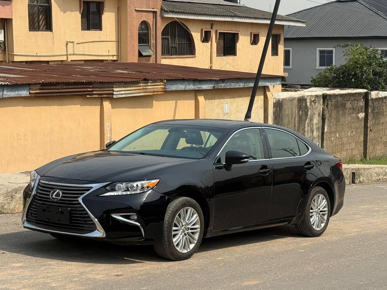 A picture of Foreign used 2013Lexus ES350