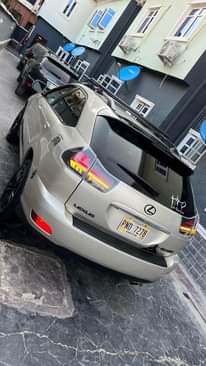A picture of Lexus rx 330 2005 model