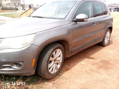 A picture of Volkswagen jeep going for 2.7 call 07047515116