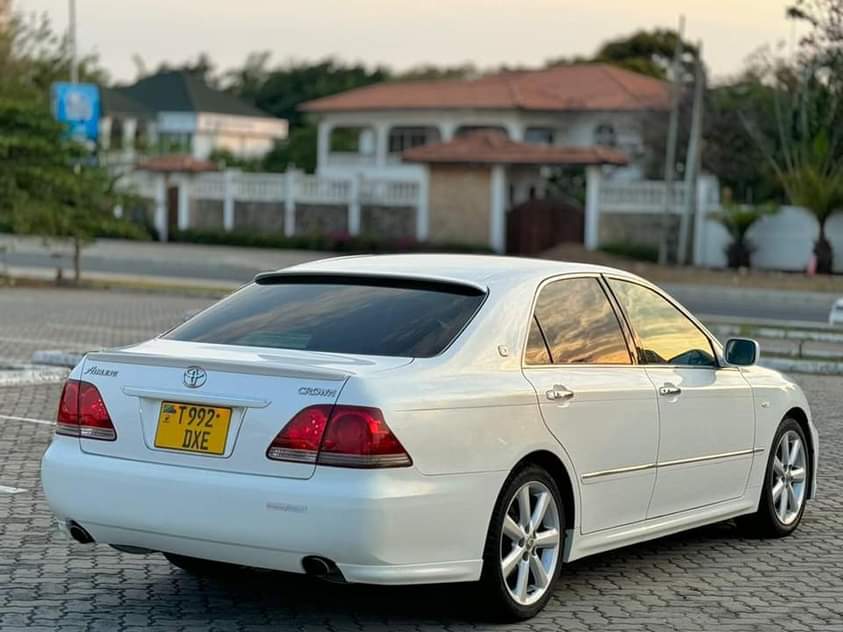 A picture of Crown athletic milion 13.9 Ipo mwanza Automatic Engine safi 0784857610