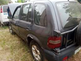 A picture of kia Sportage 02 flash on first body pan engine and