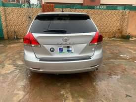 A picture of 2010 toyota Venza