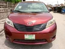 A picture of Toyota Sienna 2011