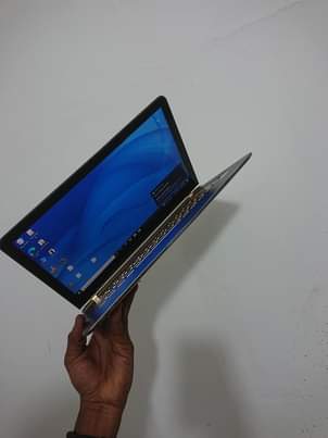 A picture of slim laptop hp core i7