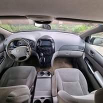 A picture of Toyota Sienna 2004