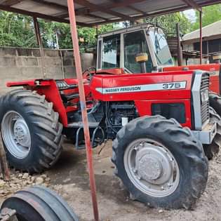 A picture of 2003 Tractor Tractor Massey furgason