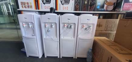 A picture of Water dispenser inabomba mbili moja maji ya baridi sana nyingine