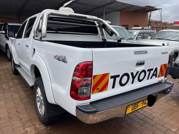 A picture of Hilux Vigo available 2013 Automatic at 75m